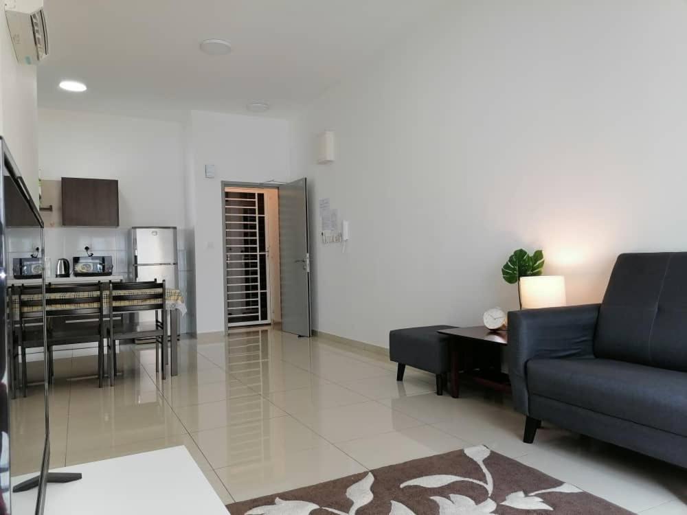 Mesahill Nilai 2 Room Condo - Fast Wifi, Amazing Pool & Tv エクステリア 写真