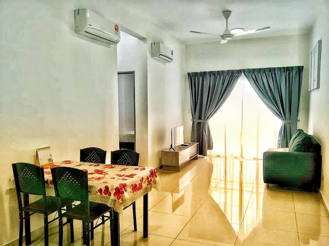 Mesahill Nilai 2 Room Condo - Fast Wifi, Amazing Pool & Tv エクステリア 写真